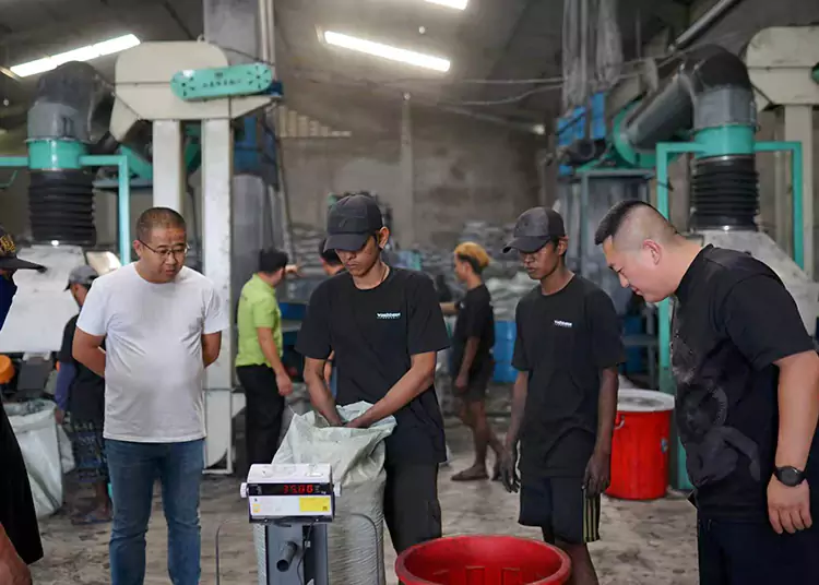 Podroben obisk tovarne indonezijskih strank za aktivno oglje iz kokosove lupine: priča o moči proizvodnje in iskrenosti sodelovanja